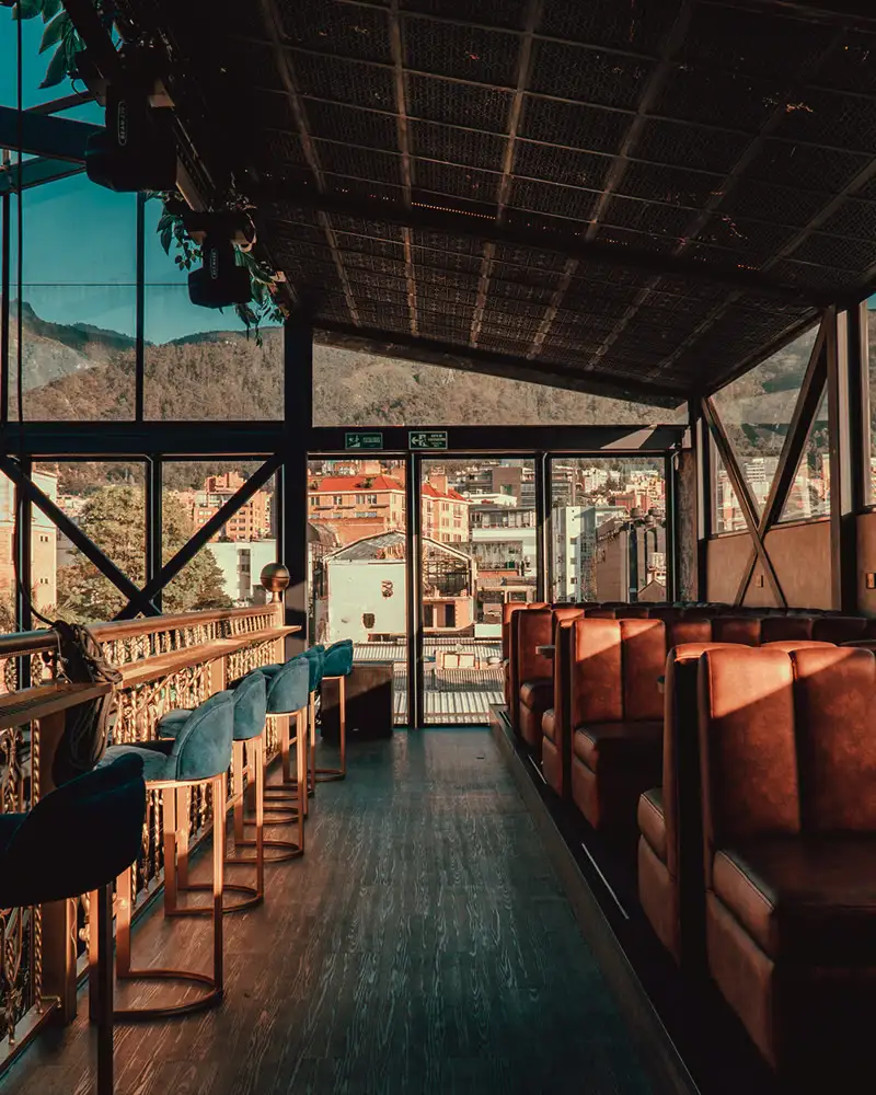 Terraza de Rosa Negra Rooftop con vista abierta a la ciudad